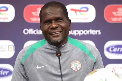 بطل المفاجآت.. من هو أليو زوبيرو مدرب المصرية للاتصالات الذي أقصى الأهلي؟